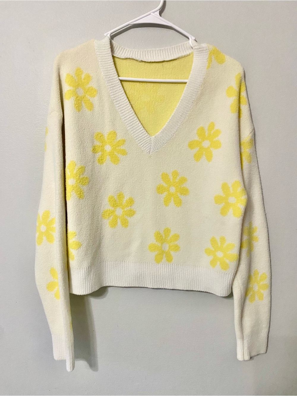 Floral Super Soft White & Yellow Daisy Print Sweater Womans S/M